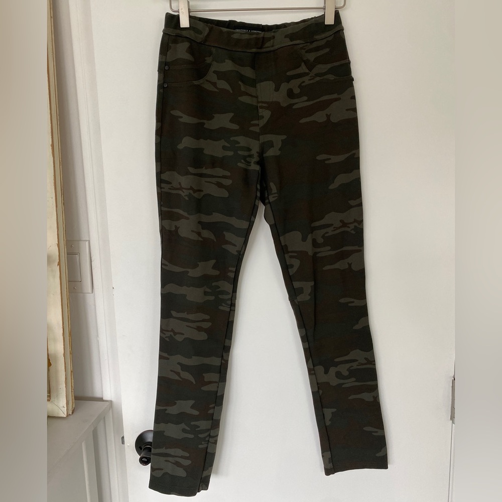 Sanctuary Camo Leggings✨